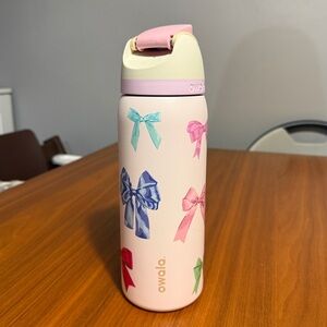 Owala Pink Bow UO Exclusive 32oz - Girlhood